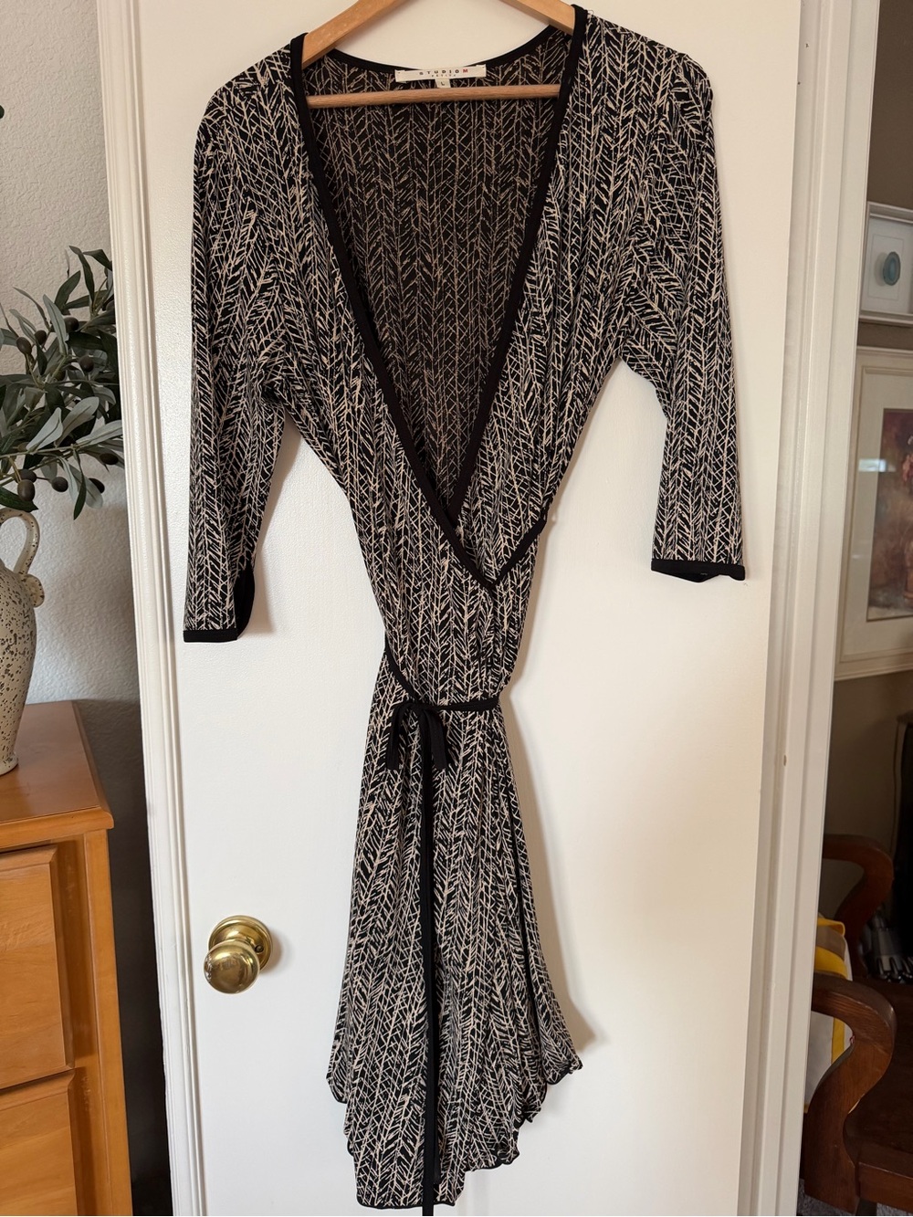 Black & Cream Wrap Dress - Women's Intimates L